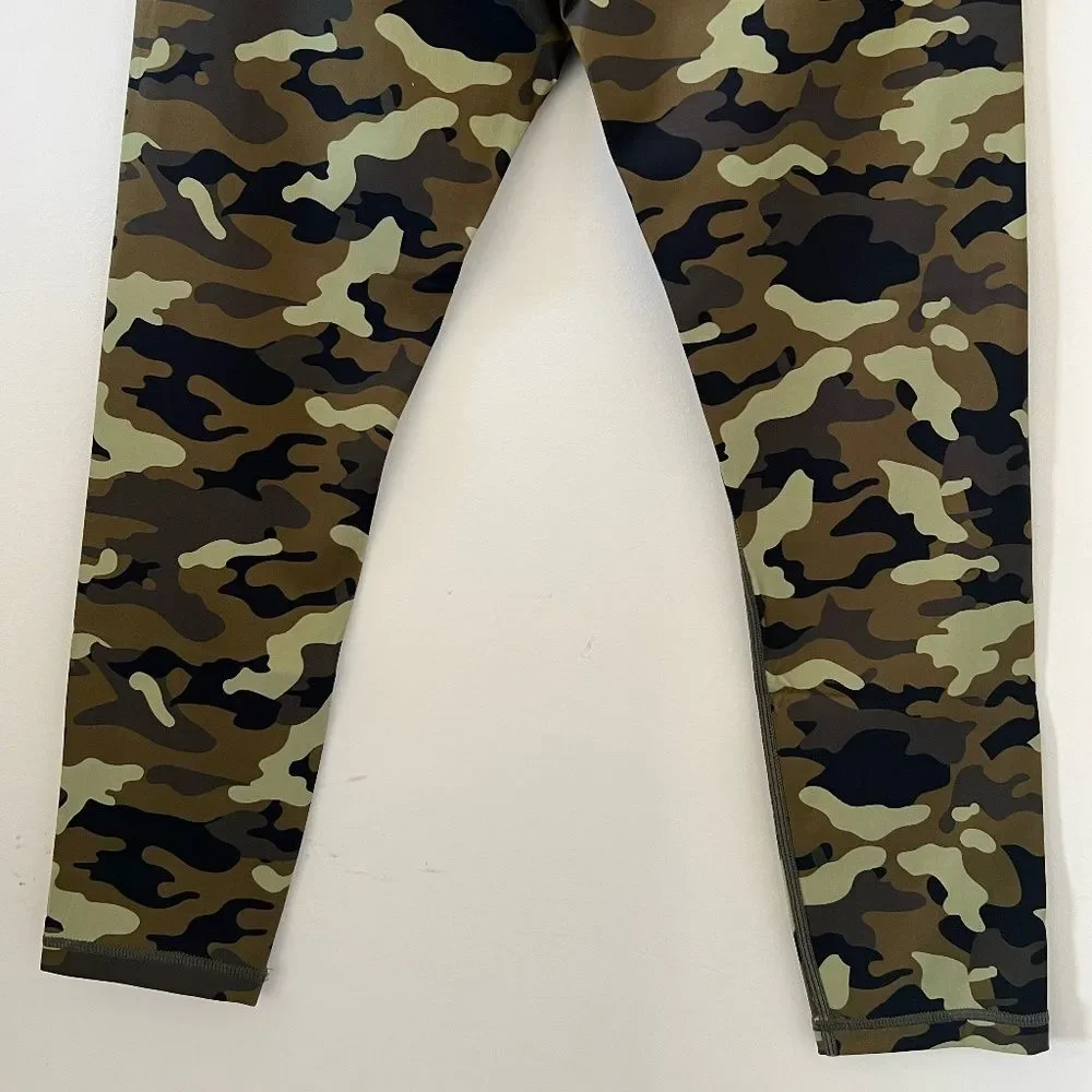 ZYIA Light Green Camo Reflective Soft & Snug Mid-Rise 7/8 Legging Size 6-8 - Picture 14 of 16